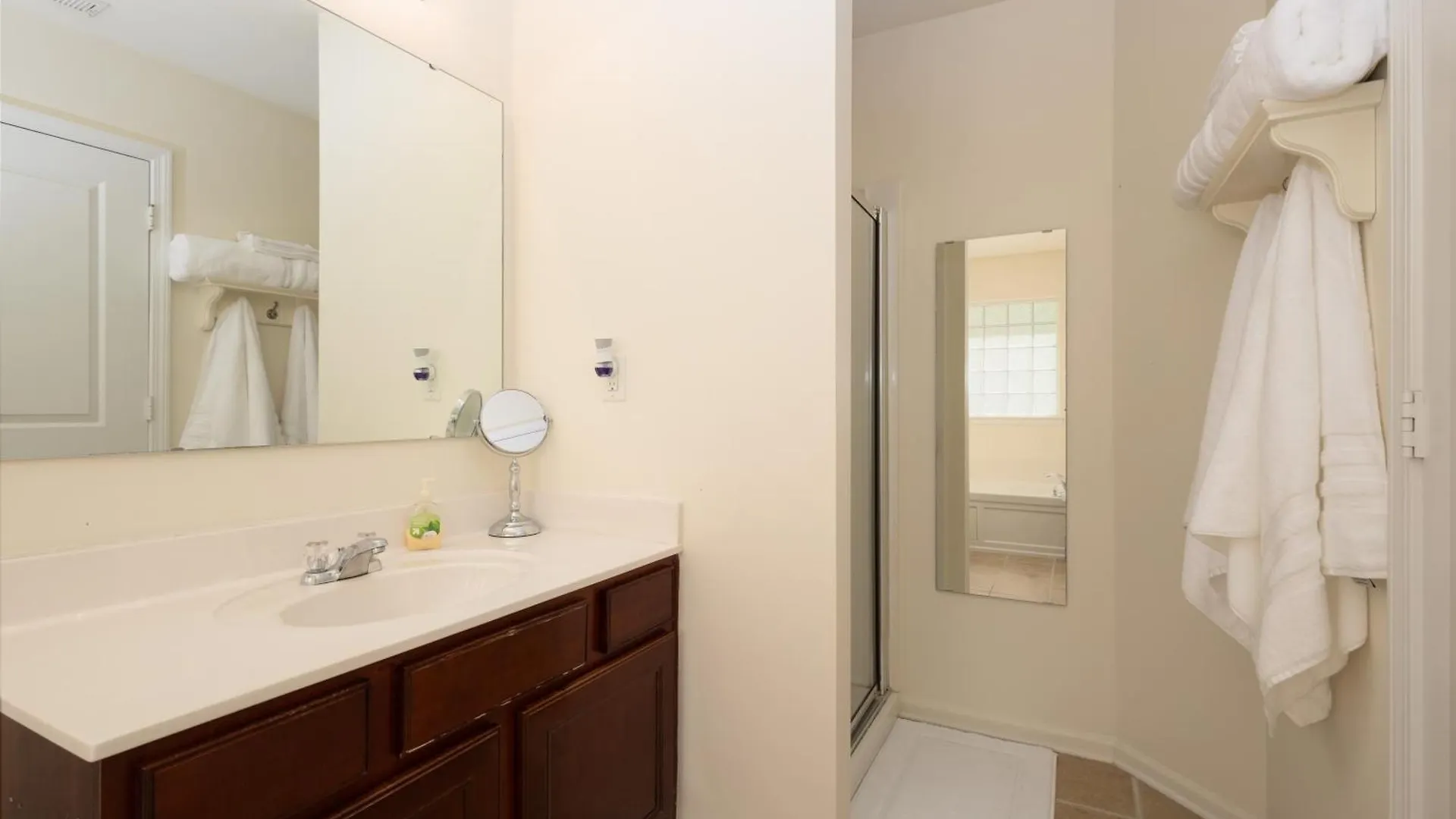 Apartmán Chic Minimalist Townhouse Charlotte 0*,